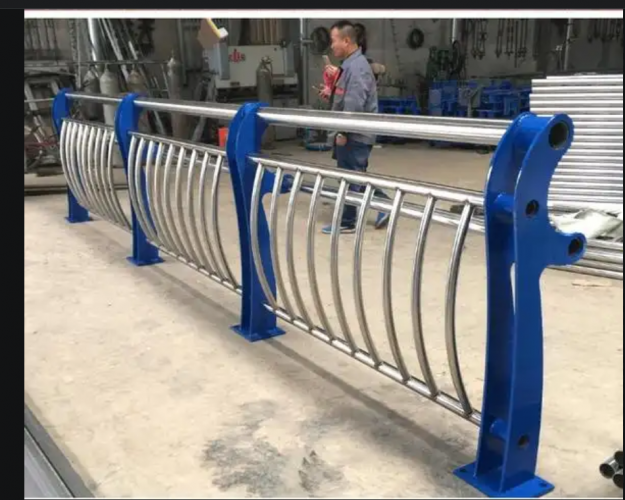 不銹鋼復(fù)合護欄